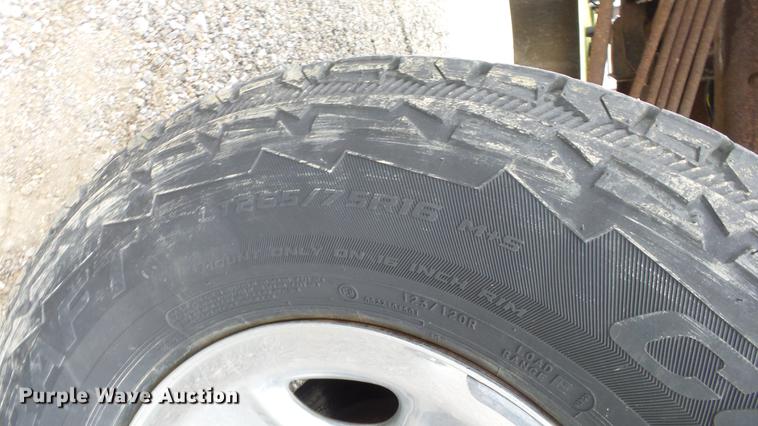 image for item DE7324 2003 Chevrolet Silverado 2500 pickup truck