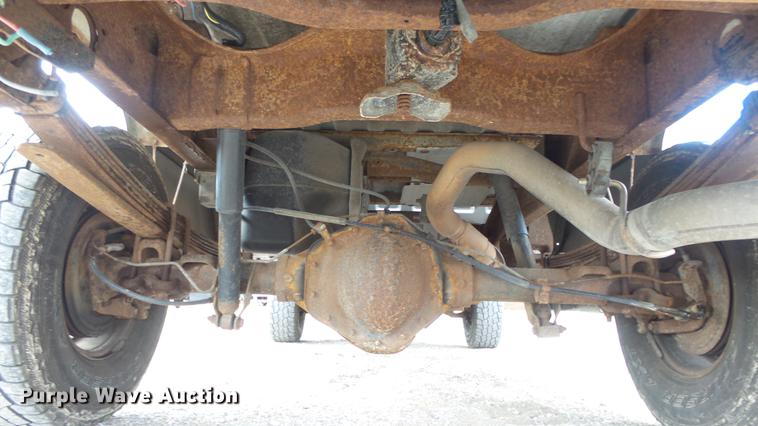 image for item DE7324 2003 Chevrolet Silverado 2500 pickup truck