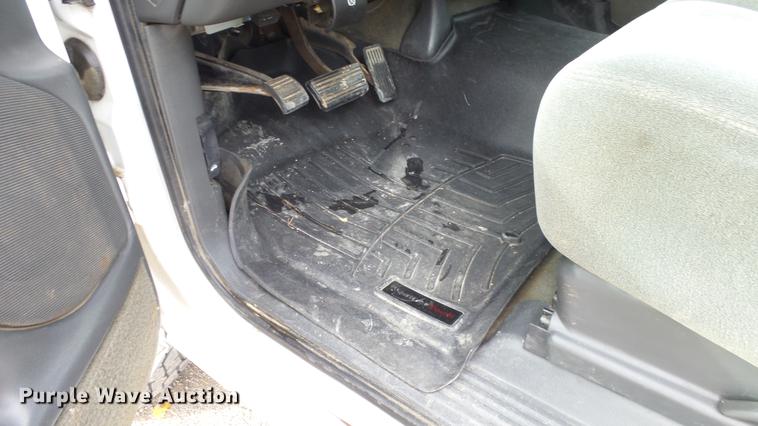 image for item DE7324 2003 Chevrolet Silverado 2500 pickup truck