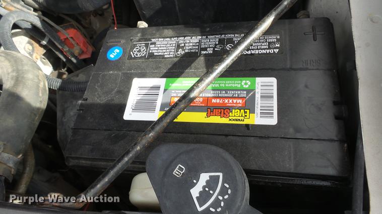 image for item DE7324 2003 Chevrolet Silverado 2500 pickup truck