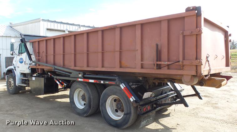 image for item DE7328 2002 Freightliner FL112 truck cab and chassis