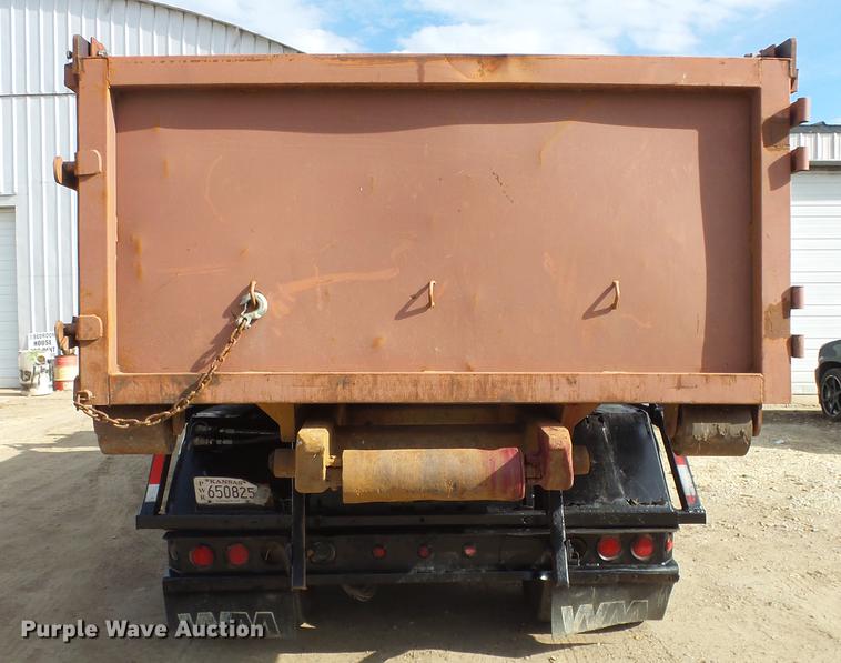 image for item DE7328 2002 Freightliner FL112 truck cab and chassis