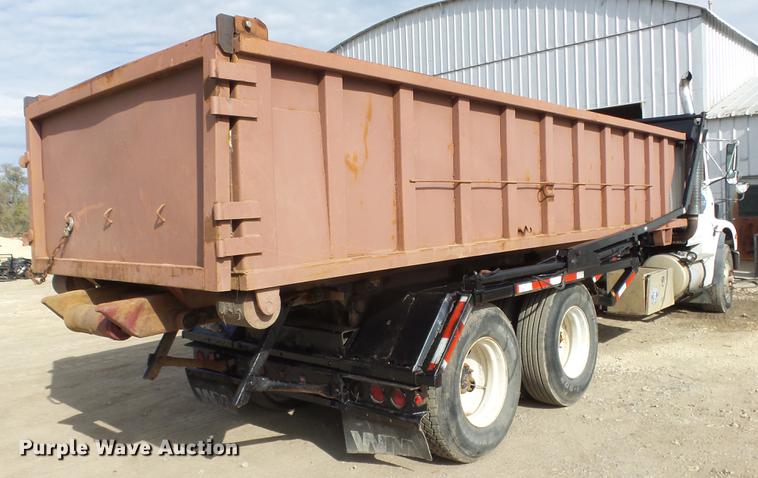 image for item DE7328 2002 Freightliner FL112 truck cab and chassis