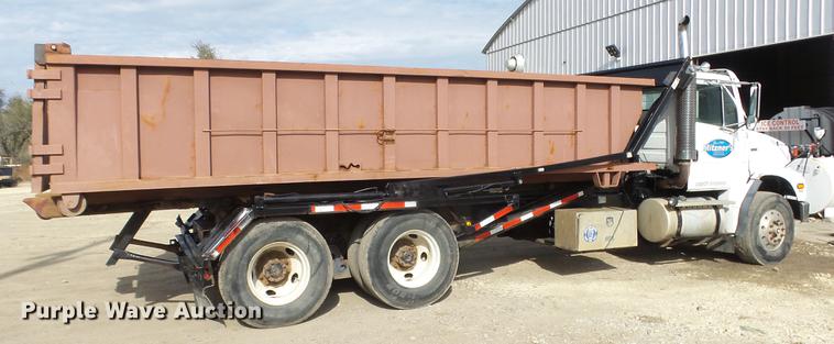 image for item DE7328 2002 Freightliner FL112 truck cab and chassis