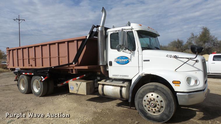 image for item DE7328 2002 Freightliner FL112 truck cab and chassis