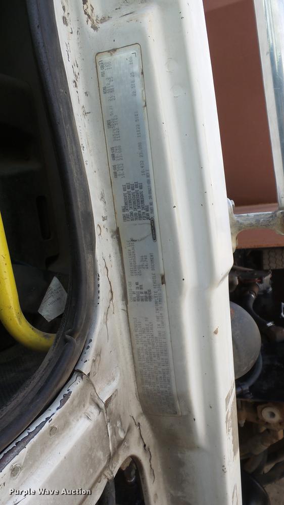 image for item DE7328 2002 Freightliner FL112 truck cab and chassis