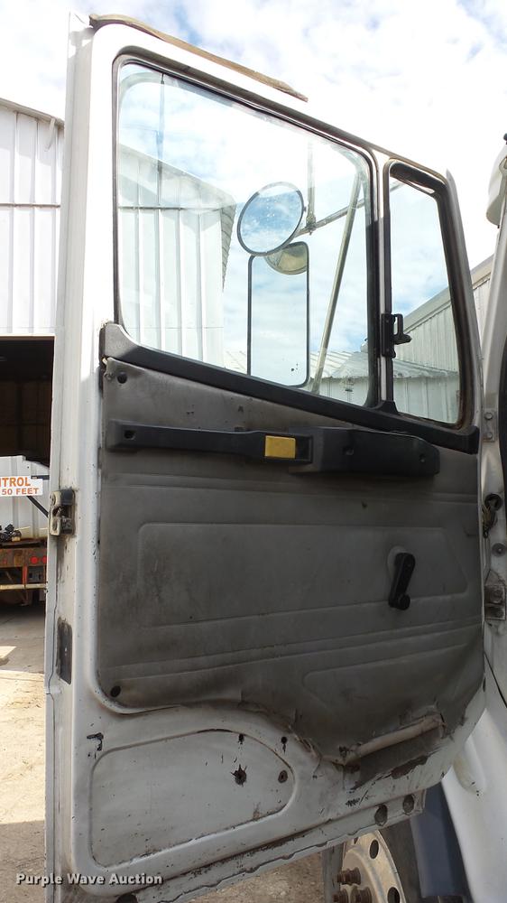 image for item DE7328 2002 Freightliner FL112 truck cab and chassis