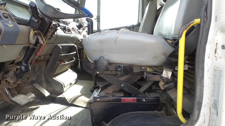 image for item DE7328 2002 Freightliner FL112 truck cab and chassis