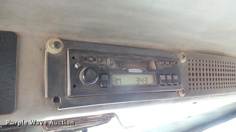 image for item DE7328 2002 Freightliner FL112 truck cab and chassis