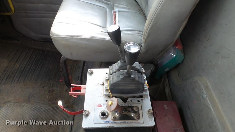 image for item DE7328 2002 Freightliner FL112 truck cab and chassis