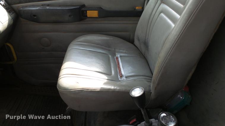 image for item DE7328 2002 Freightliner FL112 truck cab and chassis