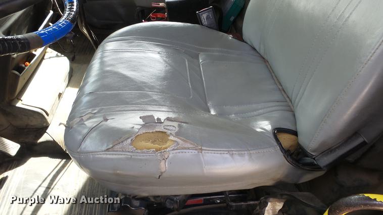 image for item DE7328 2002 Freightliner FL112 truck cab and chassis