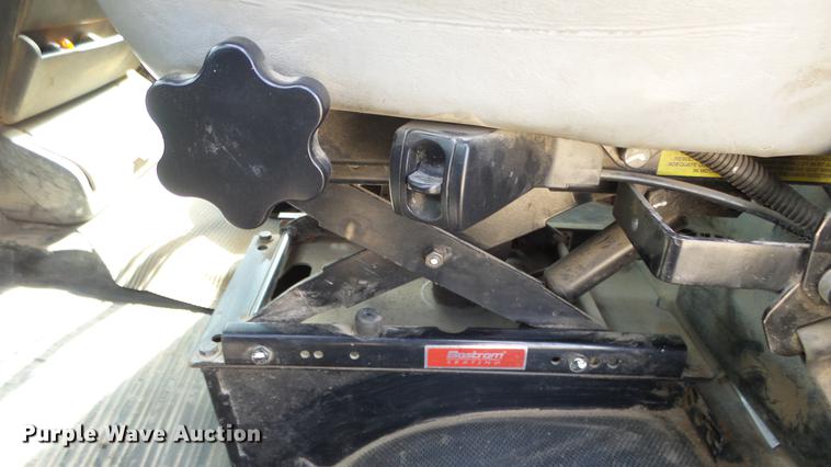 image for item DE7328 2002 Freightliner FL112 truck cab and chassis