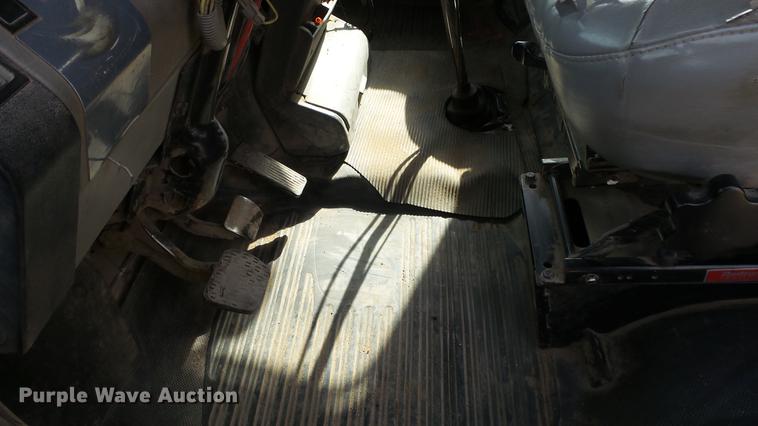 image for item DE7328 2002 Freightliner FL112 truck cab and chassis