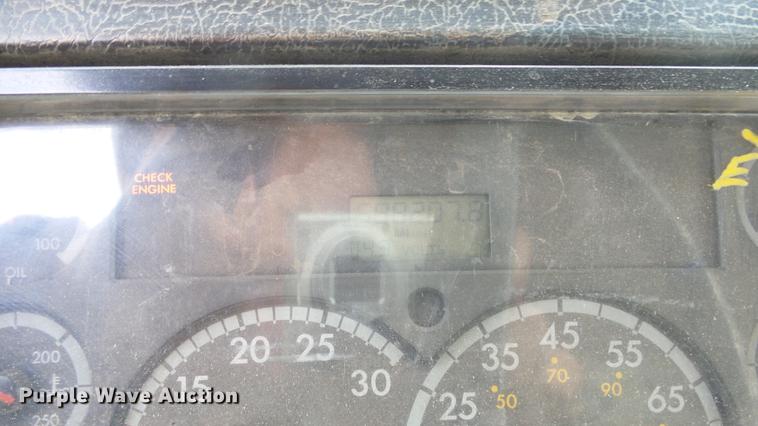 image for item DE7328 2002 Freightliner FL112 truck cab and chassis