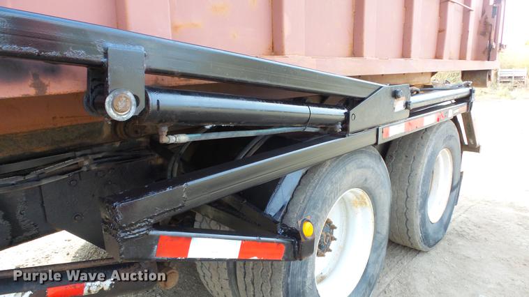 image for item DE7328 2002 Freightliner FL112 truck cab and chassis