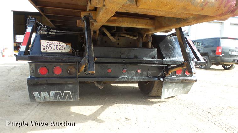 image for item DE7328 2002 Freightliner FL112 truck cab and chassis