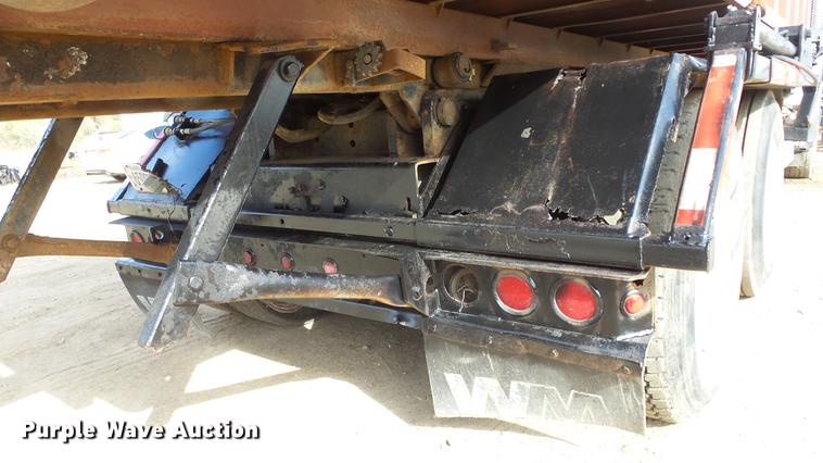 image for item DE7328 2002 Freightliner FL112 truck cab and chassis