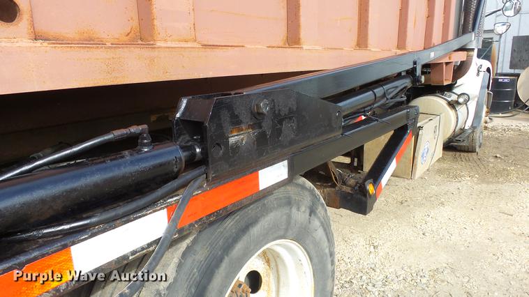 image for item DE7328 2002 Freightliner FL112 truck cab and chassis