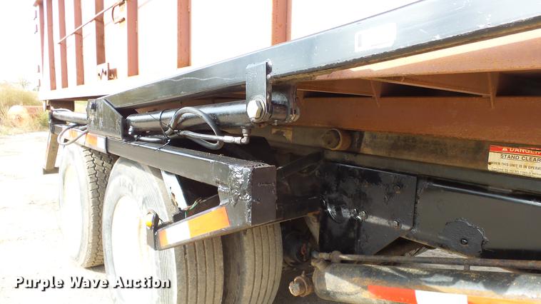 image for item DE7328 2002 Freightliner FL112 truck cab and chassis