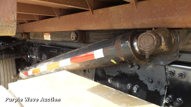 image for item DE7328 2002 Freightliner FL112 truck cab and chassis