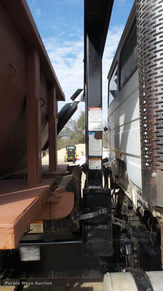 image for item DE7328 2002 Freightliner FL112 truck cab and chassis