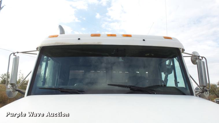 image for item DE7328 2002 Freightliner FL112 truck cab and chassis