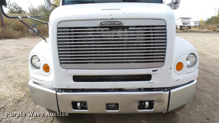 image for item DE7328 2002 Freightliner FL112 truck cab and chassis