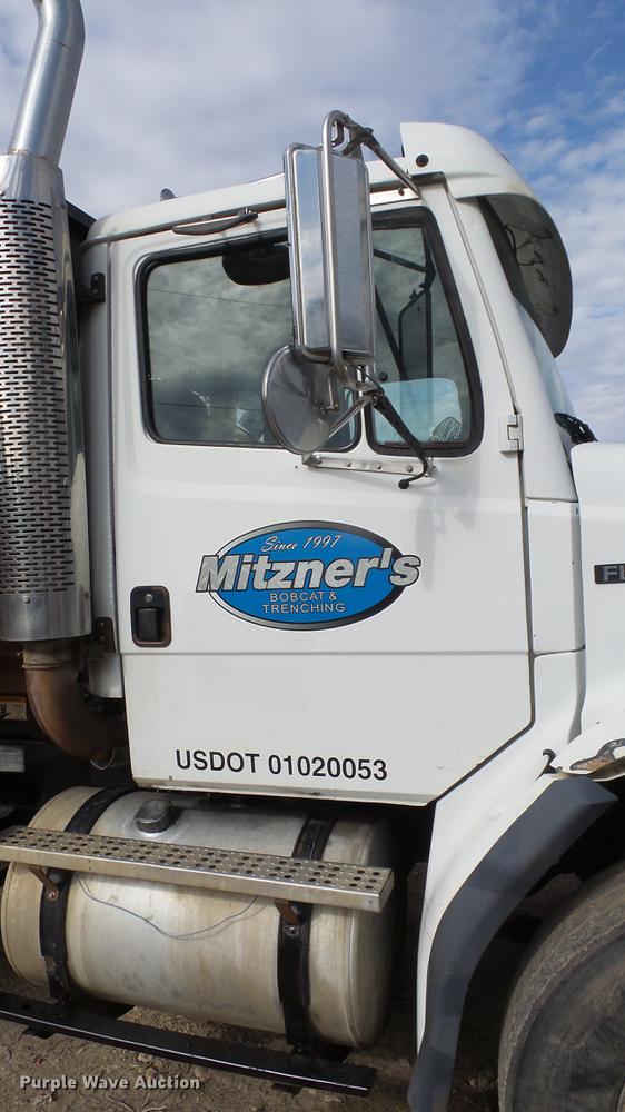 image for item DE7328 2002 Freightliner FL112 truck cab and chassis