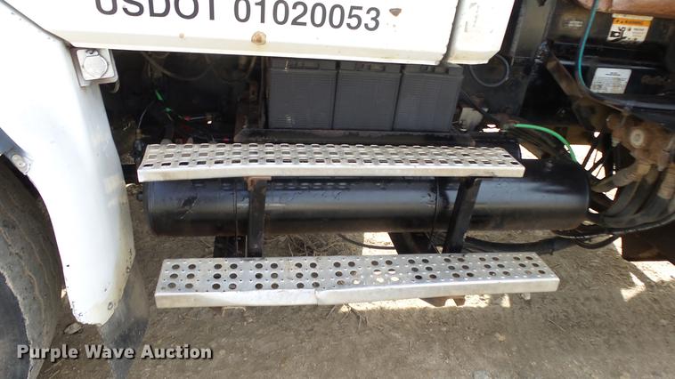 image for item DE7328 2002 Freightliner FL112 truck cab and chassis