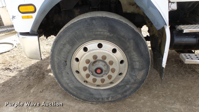 image for item DE7328 2002 Freightliner FL112 truck cab and chassis