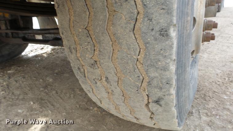 image for item DE7328 2002 Freightliner FL112 truck cab and chassis