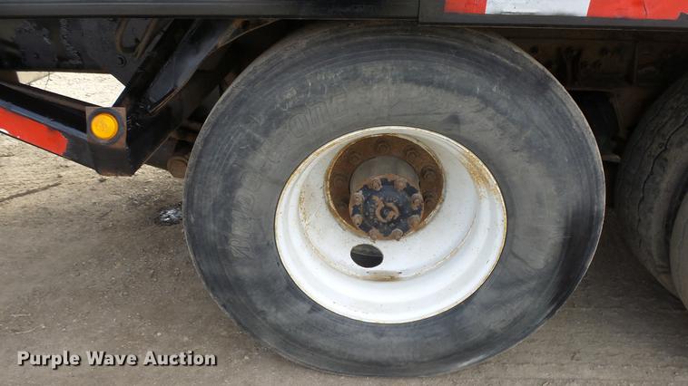 image for item DE7328 2002 Freightliner FL112 truck cab and chassis