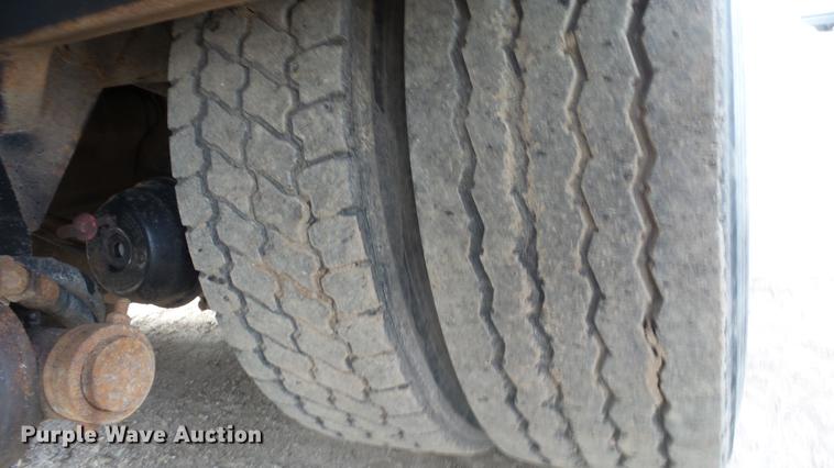 image for item DE7328 2002 Freightliner FL112 truck cab and chassis