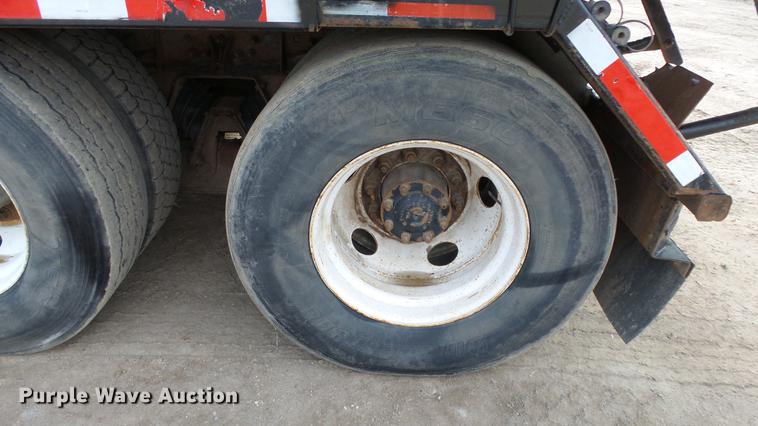 image for item DE7328 2002 Freightliner FL112 truck cab and chassis