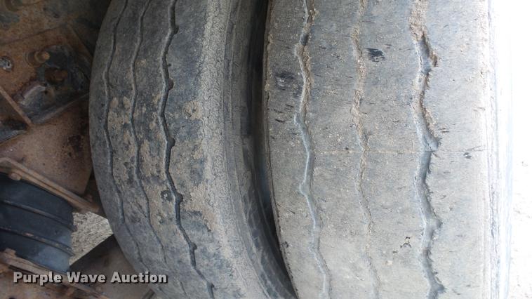 image for item DE7328 2002 Freightliner FL112 truck cab and chassis