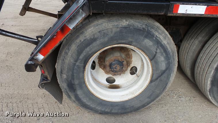 image for item DE7328 2002 Freightliner FL112 truck cab and chassis