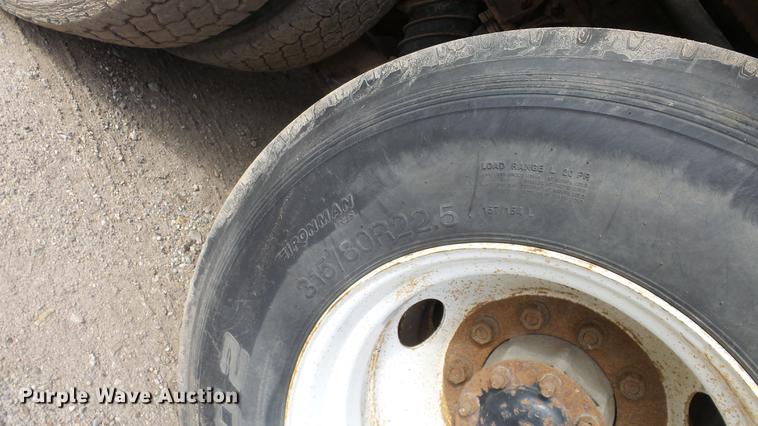 image for item DE7328 2002 Freightliner FL112 truck cab and chassis