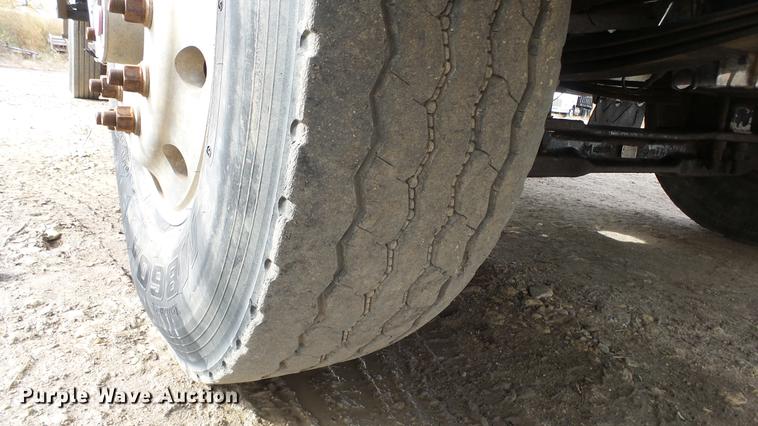 image for item DE7328 2002 Freightliner FL112 truck cab and chassis