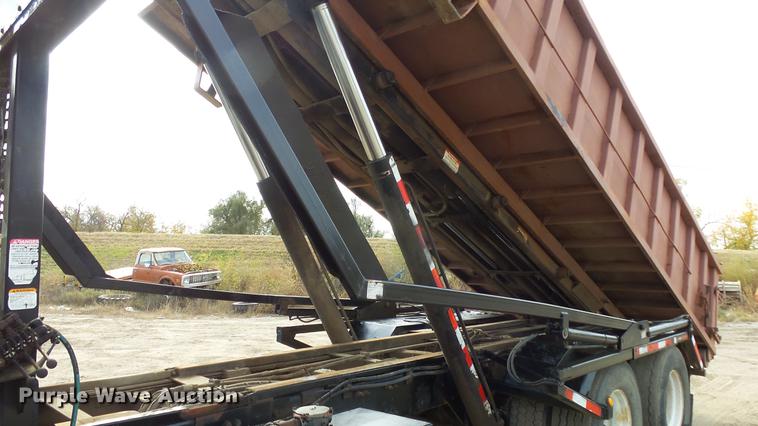 image for item DE7328 2002 Freightliner FL112 truck cab and chassis