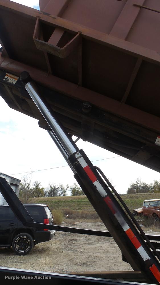 image for item DE7328 2002 Freightliner FL112 truck cab and chassis