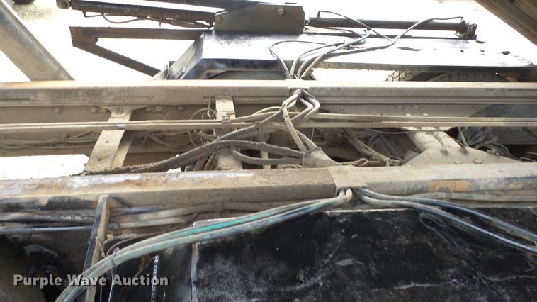 image for item DE7328 2002 Freightliner FL112 truck cab and chassis