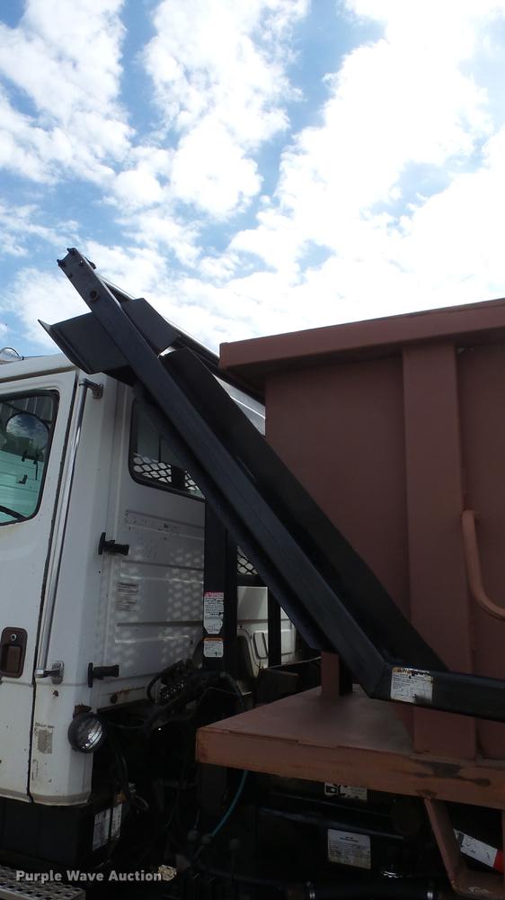 image for item DE7328 2002 Freightliner FL112 truck cab and chassis