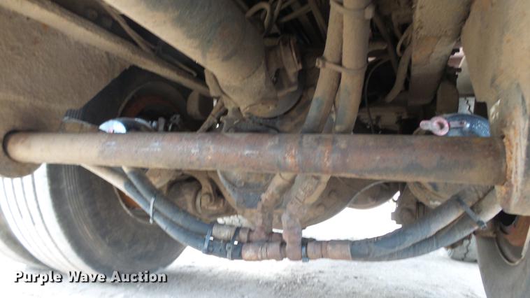 image for item DE7328 2002 Freightliner FL112 truck cab and chassis