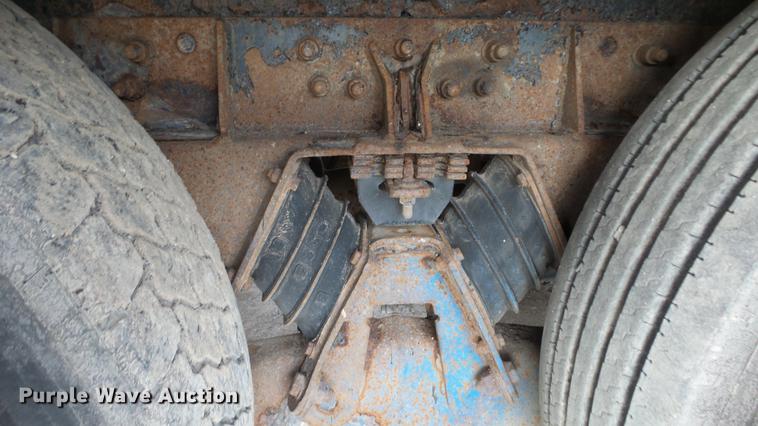 image for item DE7328 2002 Freightliner FL112 truck cab and chassis