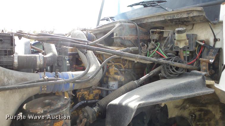 image for item DE7328 2002 Freightliner FL112 truck cab and chassis