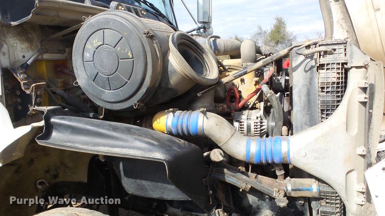 image for item DE7328 2002 Freightliner FL112 truck cab and chassis