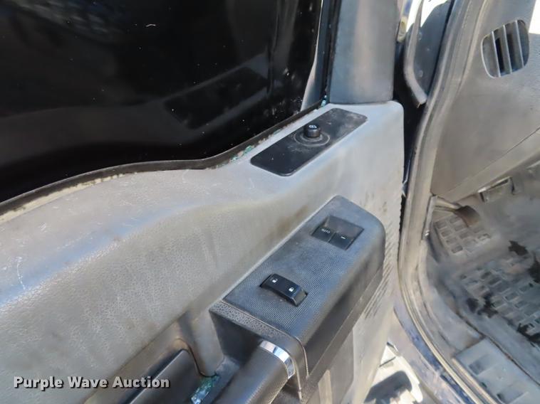 image for item DF1288 2011 Ford F350 Super Duty SuperCab flatbed pickup truck