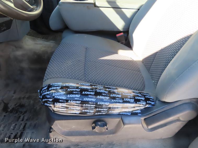 image for item DF1288 2011 Ford F350 Super Duty SuperCab flatbed pickup truck