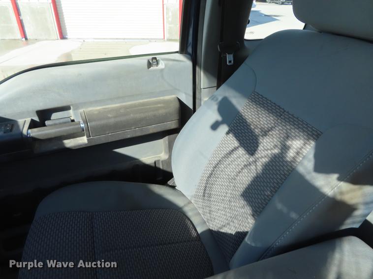 image for item DF1288 2011 Ford F350 Super Duty SuperCab flatbed pickup truck